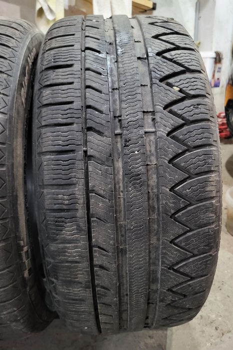 2 Зимни гуми Michelin 235/45/17-60 лева