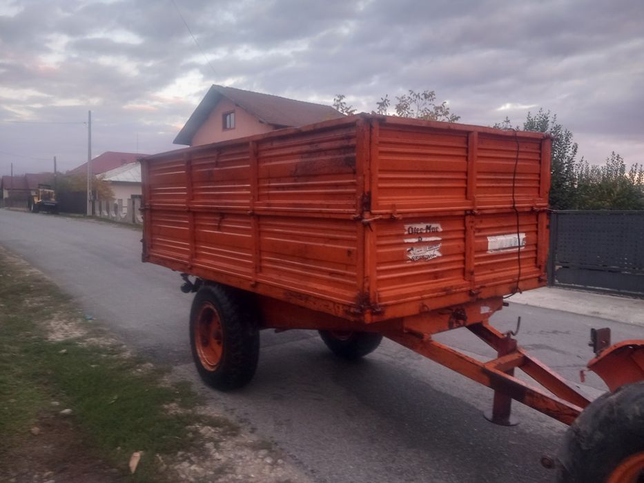 Remorca agricola basculabila