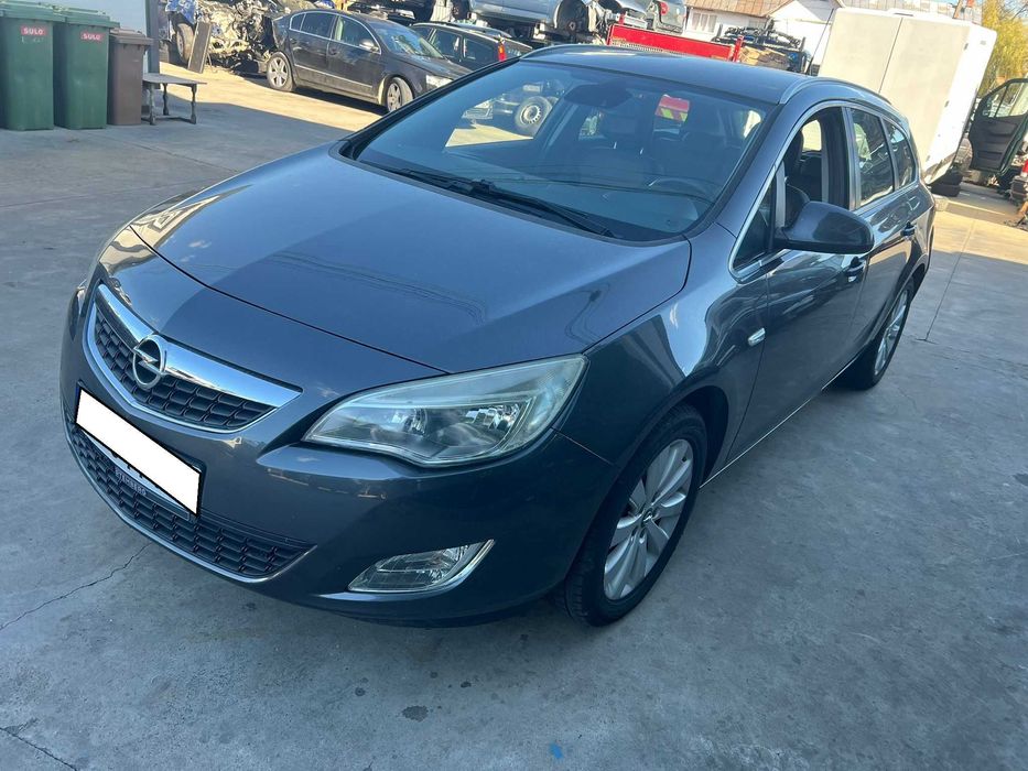 Opel Astra J Sports Tourer 1.7 CDTI 110 CP – 2011 – AVARIAT