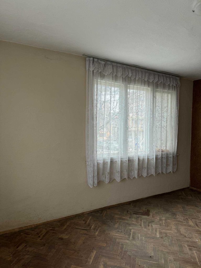 Продава се Тристаен апартамент в Айтос - 130 кв.м за 693 €/кв.м - Снимка #1
