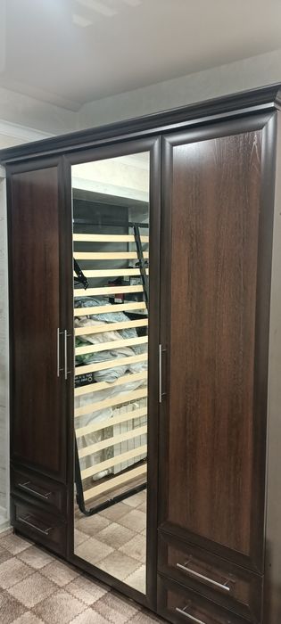 Шкаф в спальню в хорошем состоянии