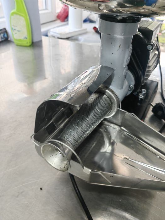 Винтова машина за домати