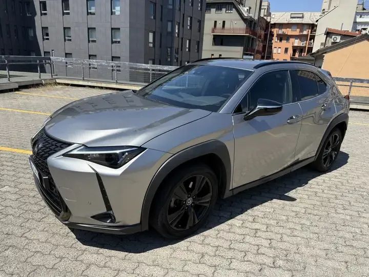 Lexus UX 184cp/Piele/Scaune Incalzite/Senzori parcare/Full Led/Garantie/09.2021