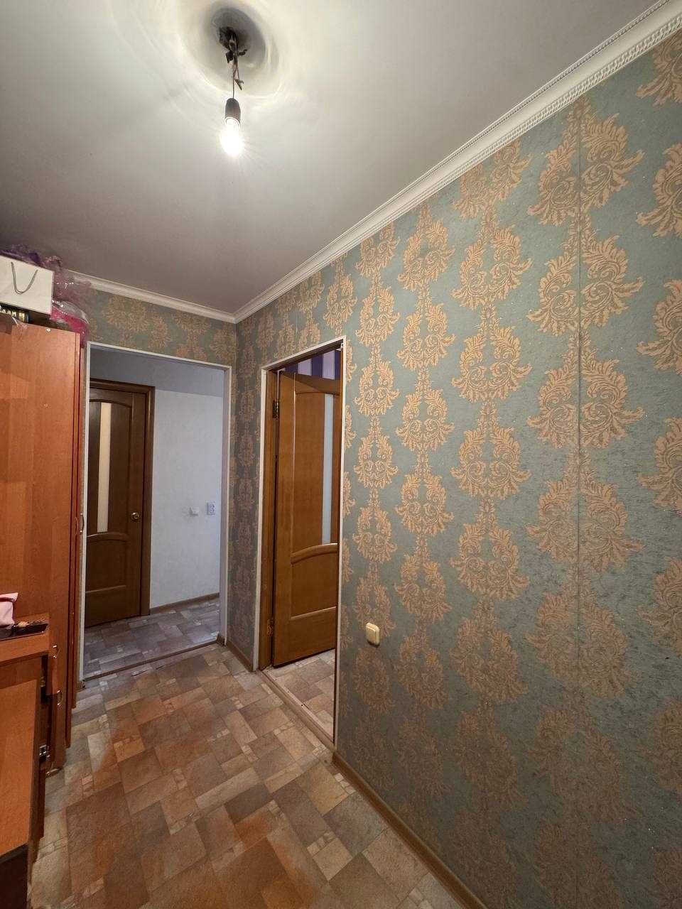 Продам 2 к.кв на 8 мкр.
