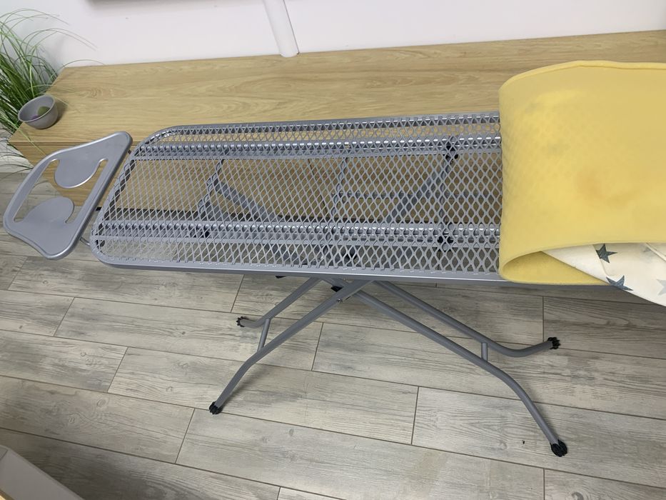 Masa de calcat cadru din metal