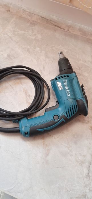 Bormasină makita