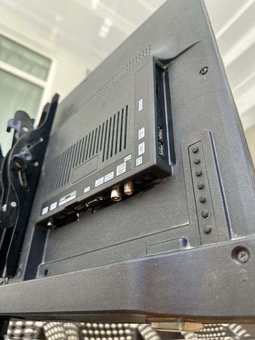 Samsung TV 32 с кронштейном