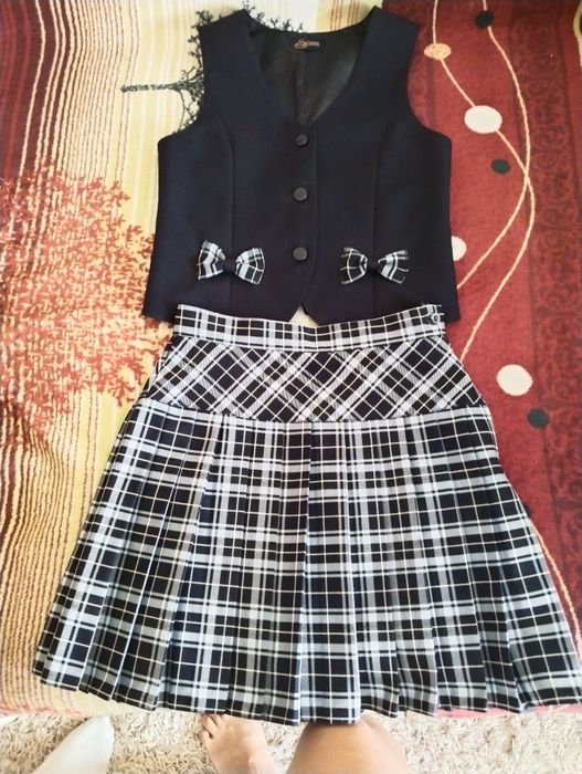 Форма школьная. Подойдёт для  120-130 см. В хорошем с