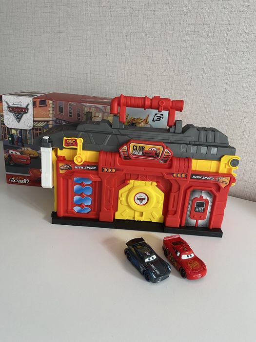 Колички, автовоз, куфарче, писта, паркинг, Макуин, McQueen, Cars