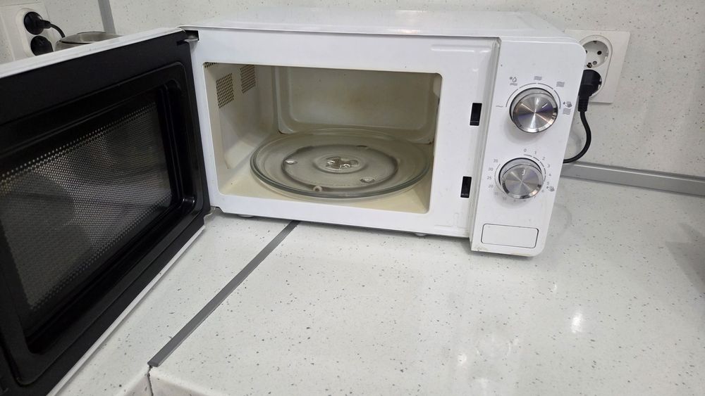ММикровълнова печка Gorenje MO20E1W,