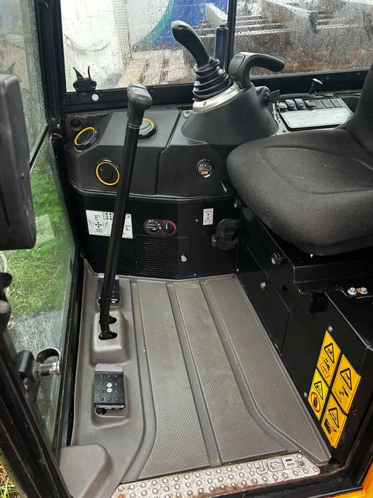 Vand miniescavator JCB 19c-1