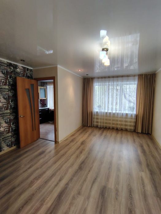 Продам 1 комнатную квартиру район Уюта 2 этаж