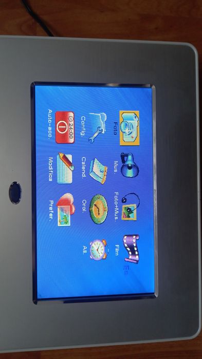 Rama foto digitala cu telecomanda