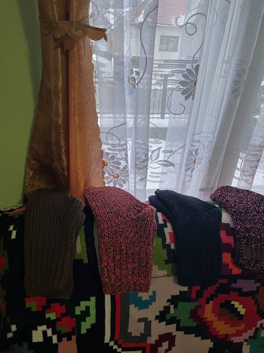 Șosete și mănuși facute de bunica