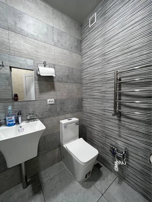 Продаётся 2-комнатная квартира в новостройке напротив Эко-Базара