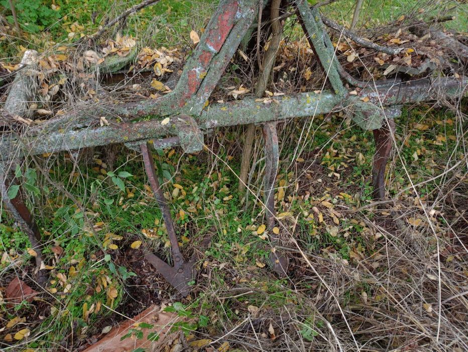 Култиватор и бункери за сеялка