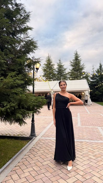 Официална черна рокля