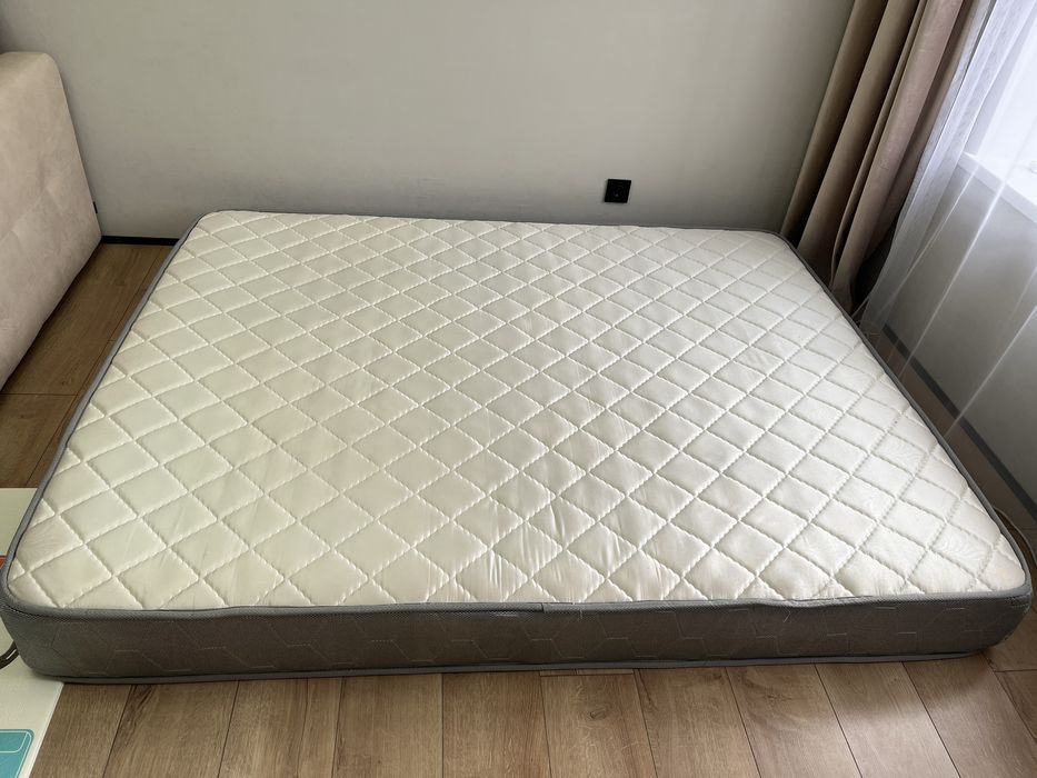 Матрас 160*200 в хорошем состоянии