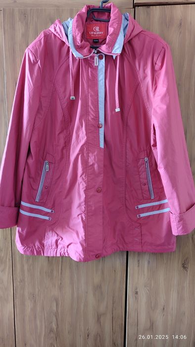 Продам ветровку 58-60 размер
