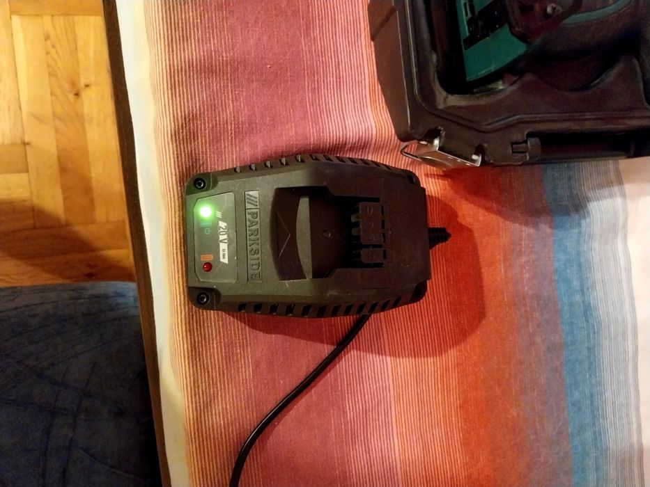 Акумулаторна ударна бормашина, винтоверт