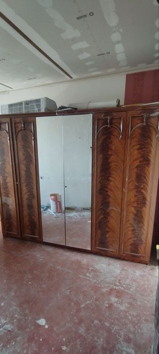 Продам итальянский шкаф