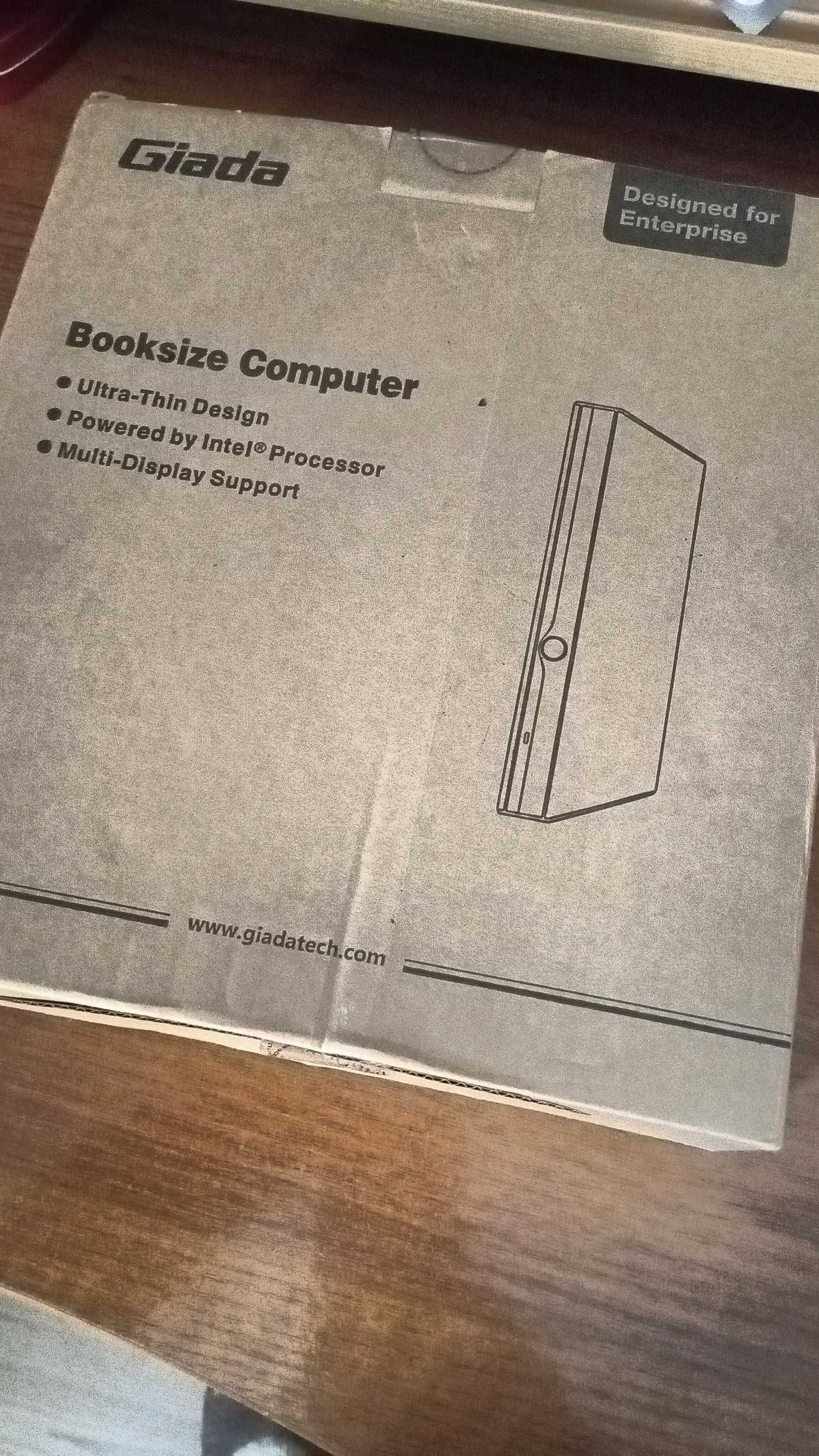 Мини (booksize) компютър, Giada D68, i5