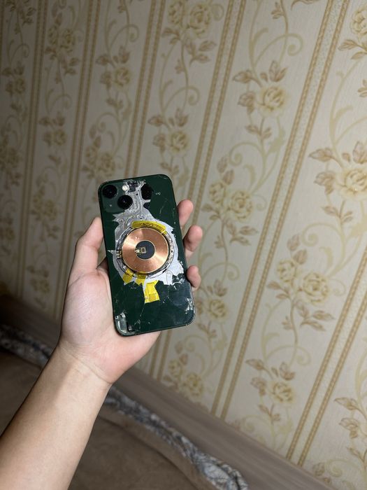 Продам iPhone 13 128gb полностью рабочий