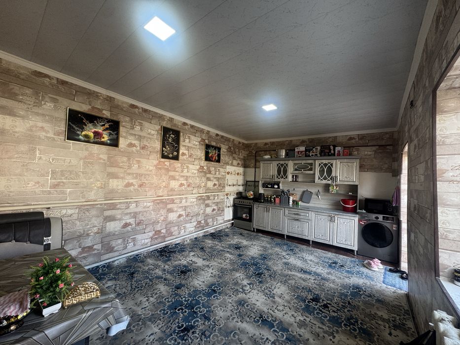 Karmana Mohinur toʻyxona tarafda 8 sotxli hovli sotiladi