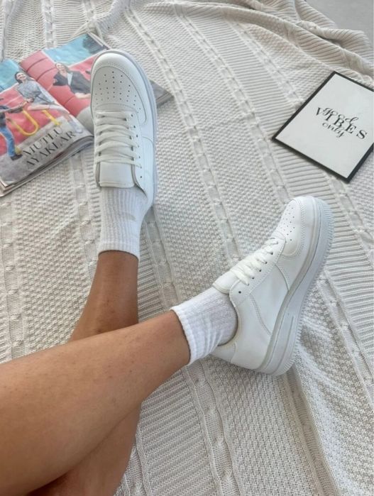 Adidasi noi unisex cu air pe talpa.