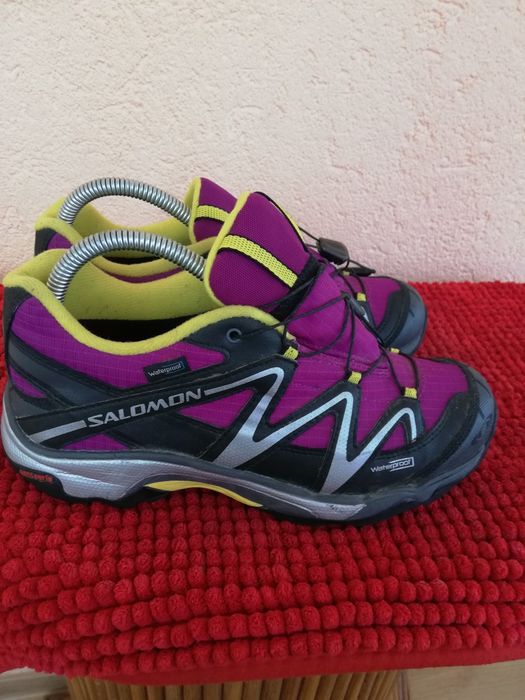 Adidași Salomon nr 37,5 dama
