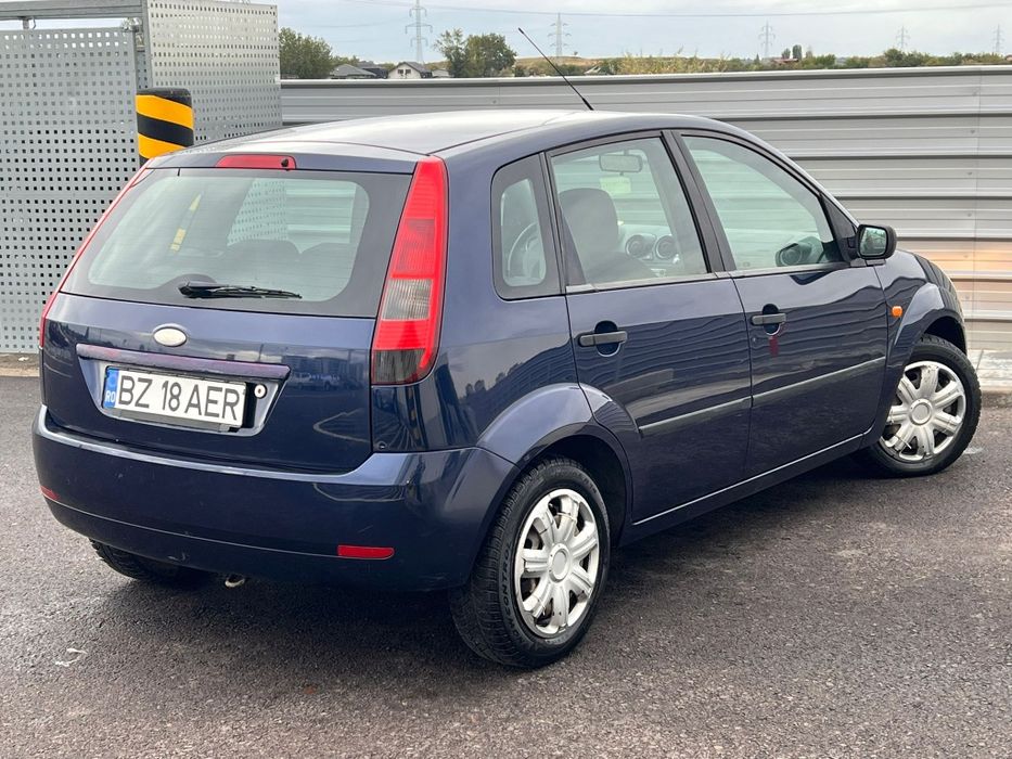 Ford Fiesta 1.3 benzină An 2003 in stare bună