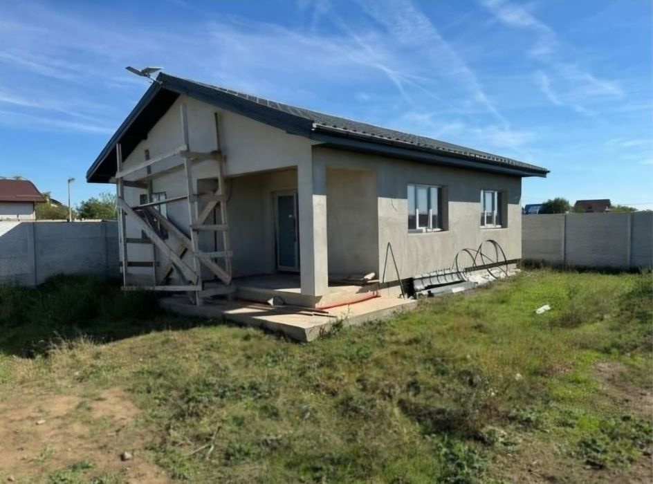 Vând casa comuna Frumusani sat Postovari