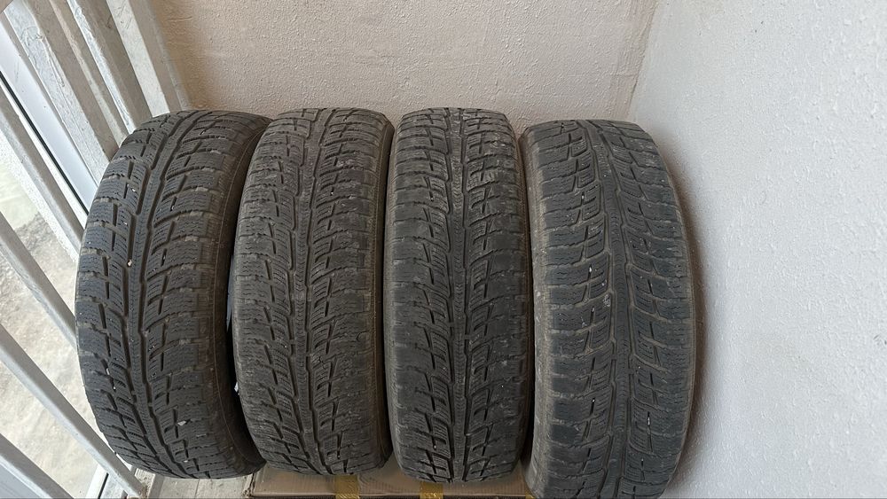 Продам Зимние шины Goodrich r16 205/65