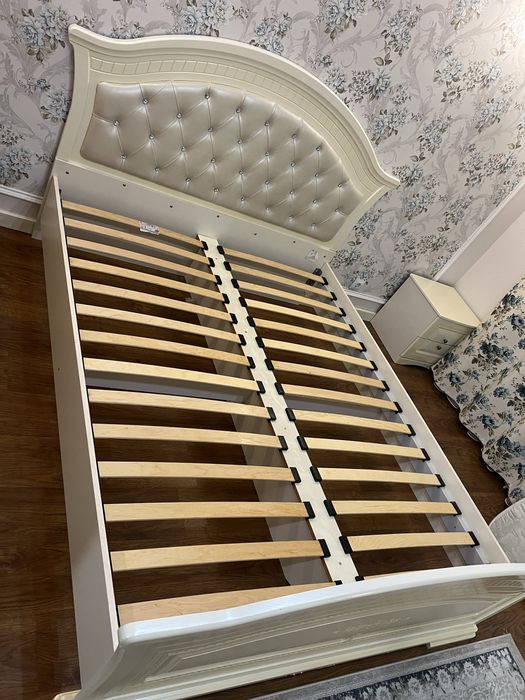 Двухспальная кровать