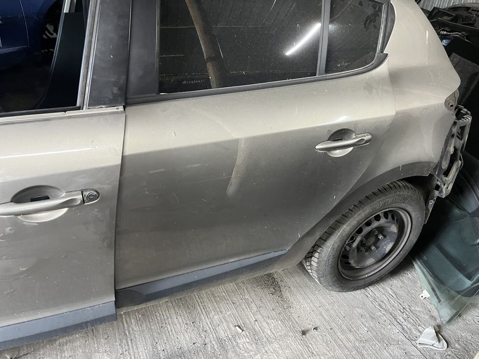 Usi megan 3 fata spate pret pe buc