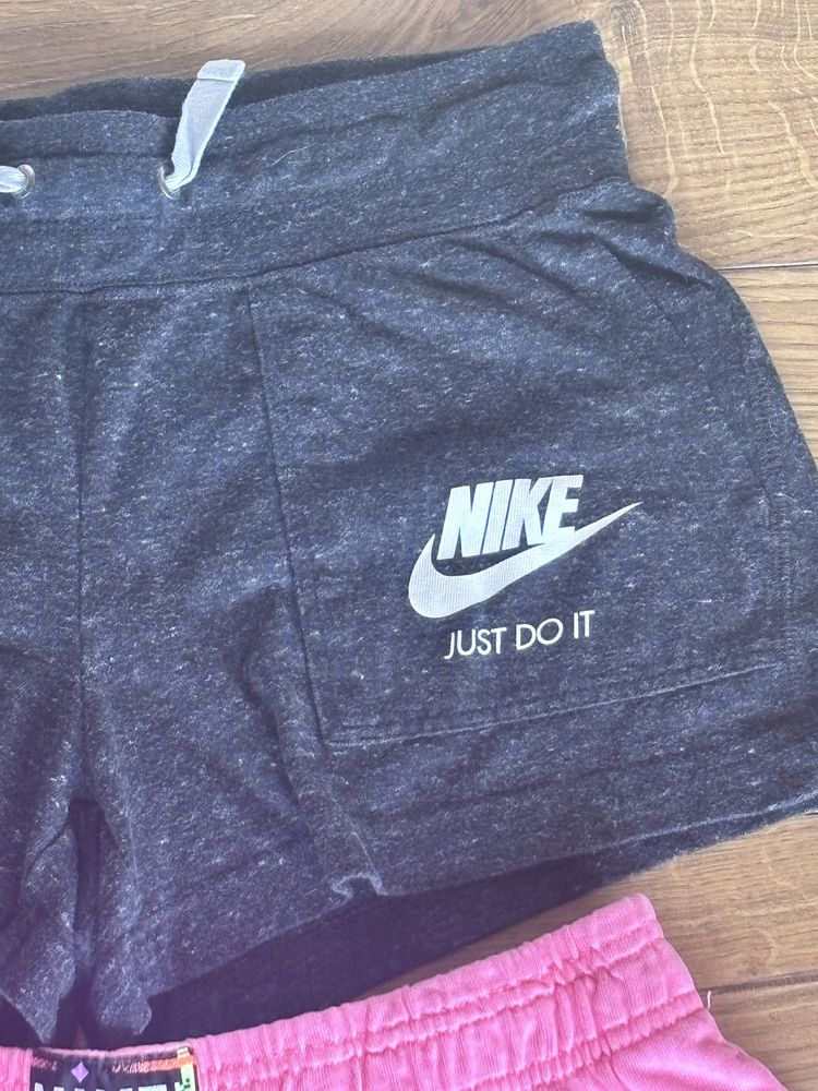 Дамски Памучни къси гащи Nike