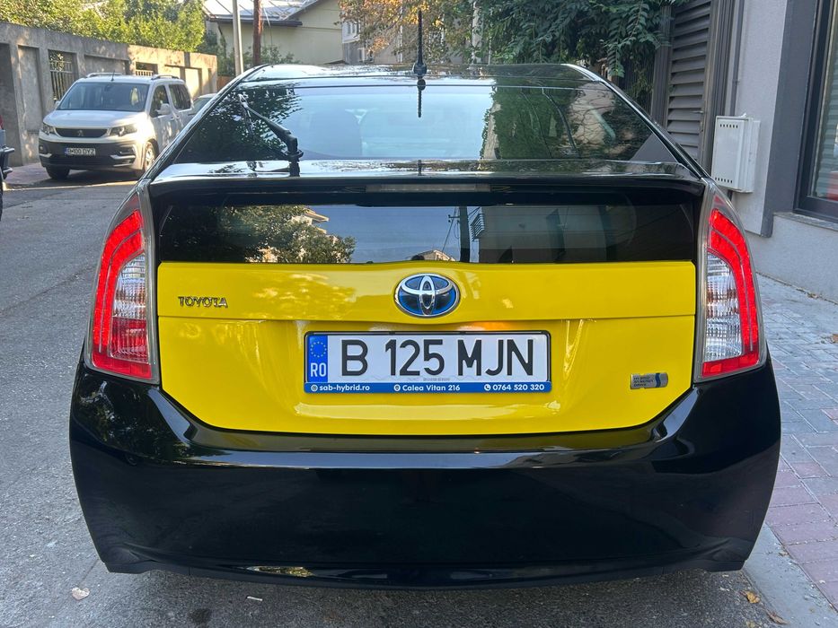 Inchiriez Masina UBER/BOLT Toyota Prius Hybrid Automata Gama Confort