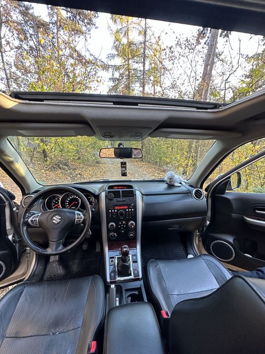 Suzuki Grand Vitara 2  -Full Option-