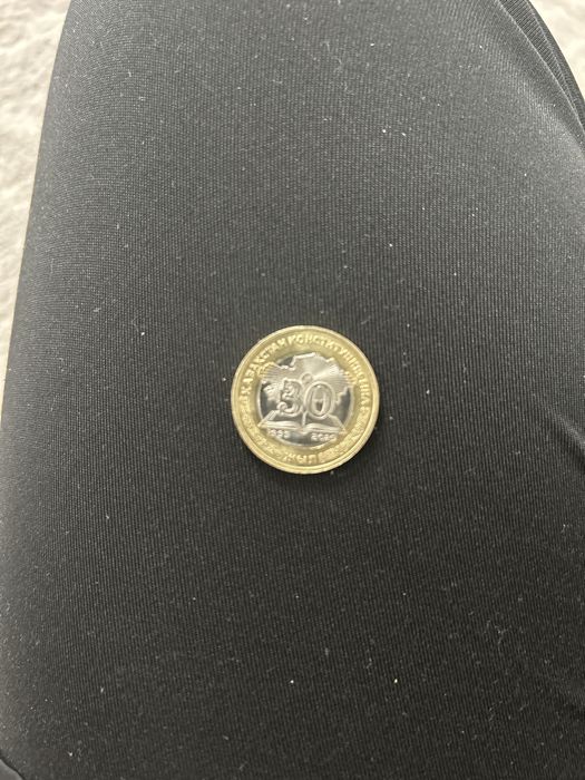 Продам монету юбилейную в 100 тенге
