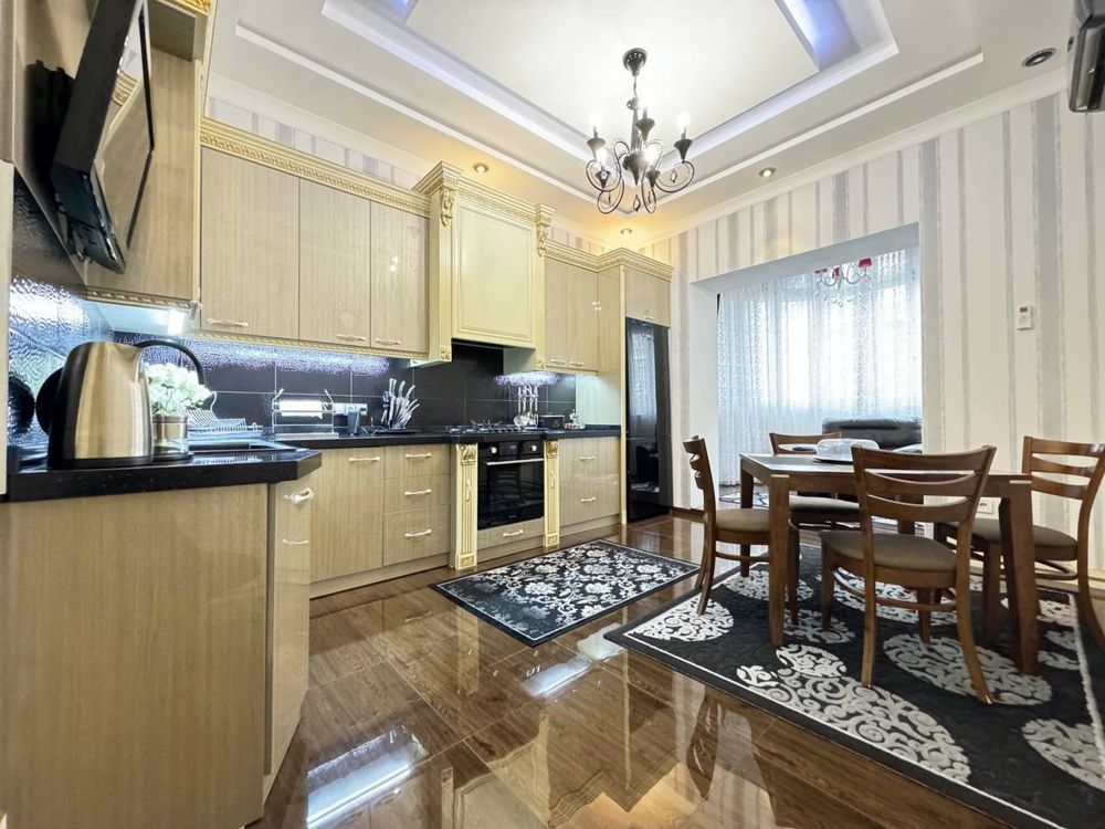 Продам квартиру Улица чехова 4х ком 270м2 метро ойбек