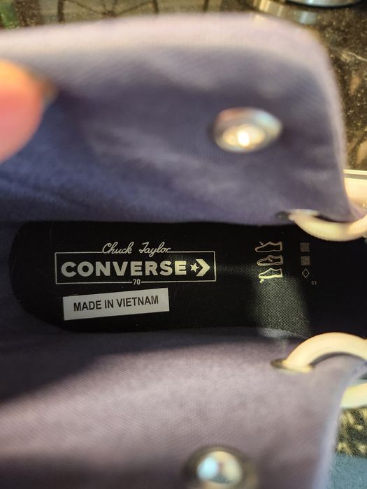 Converse-чисто нови  37.5 размер