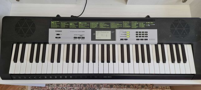 Синтезатор Casio lk-135 (61 клавиша)