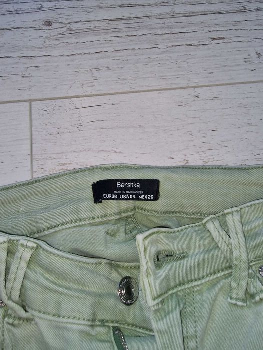 Зелени дънки с джобове Bershka