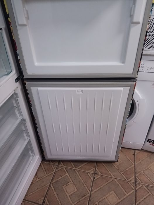 Комбиниран хладилник с фризер Liebherr КОМИКС с две години гаранция!