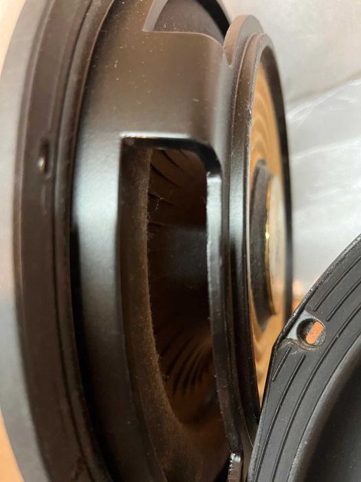 Vand difuzor subwoofer B&O inalta calitate impreuna cu 2 reflectoare