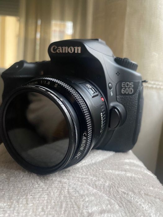 DSLR фотоапарат Canon 60D + портретен обектив 1.8 Canon 50mm
