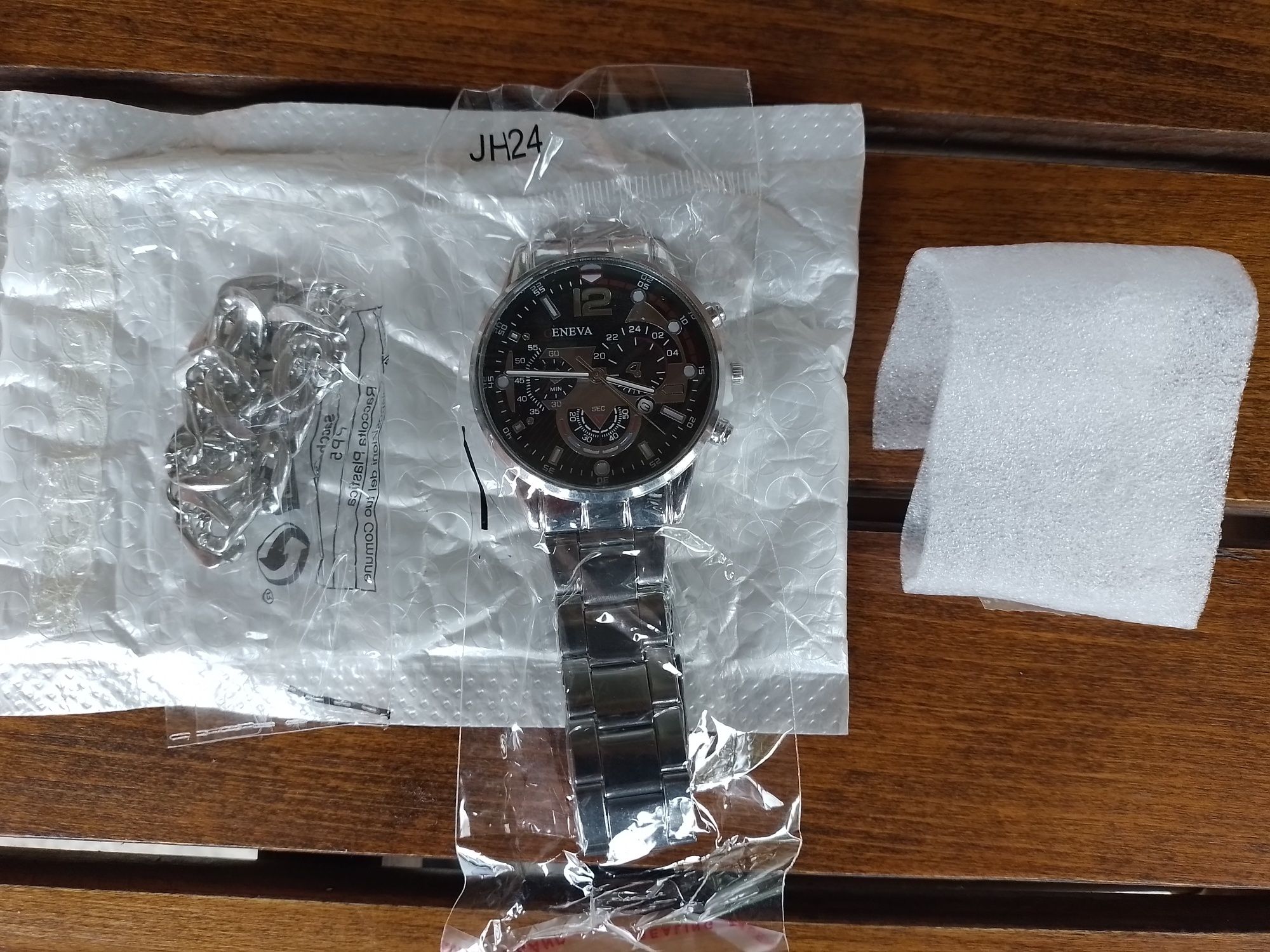 Мъжки кварцов ръчен часовник с дата/датник Geneva +гривна в същия стил