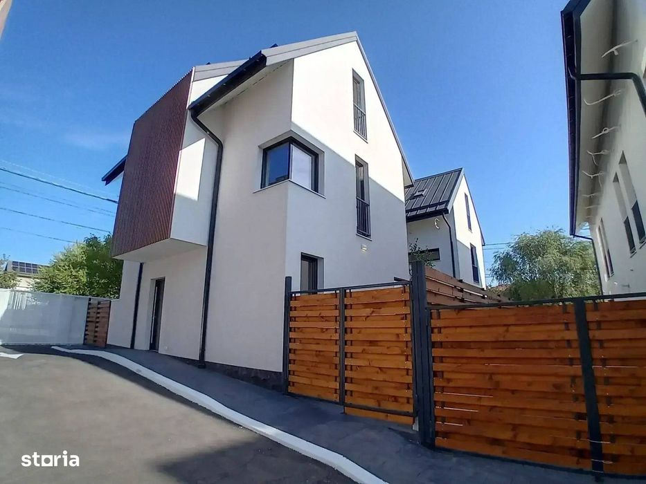 De Vânzare Casa Sisești 2 Cocosi!!