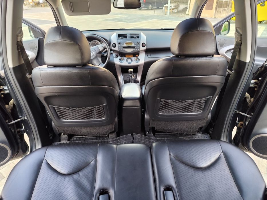 Vând Toyota RAV4 4x4 2.2 TDI cp 177