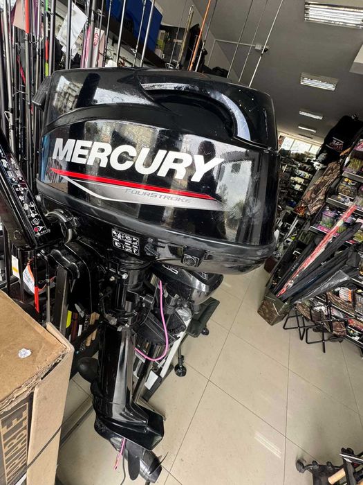 Продавам извънбордов двигател Mercury 6 к.с